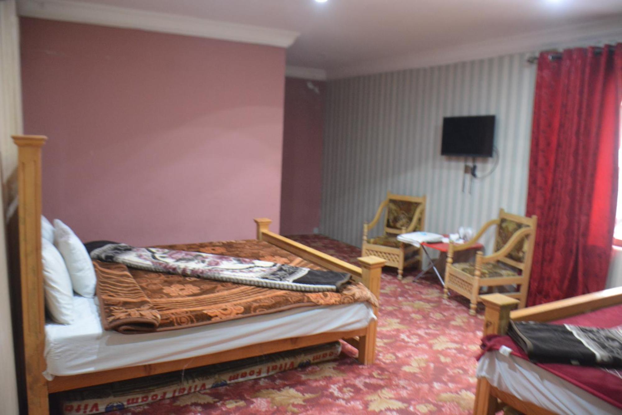 Hotel Pine Hills, ناران المظهر الخارجي الصورة
