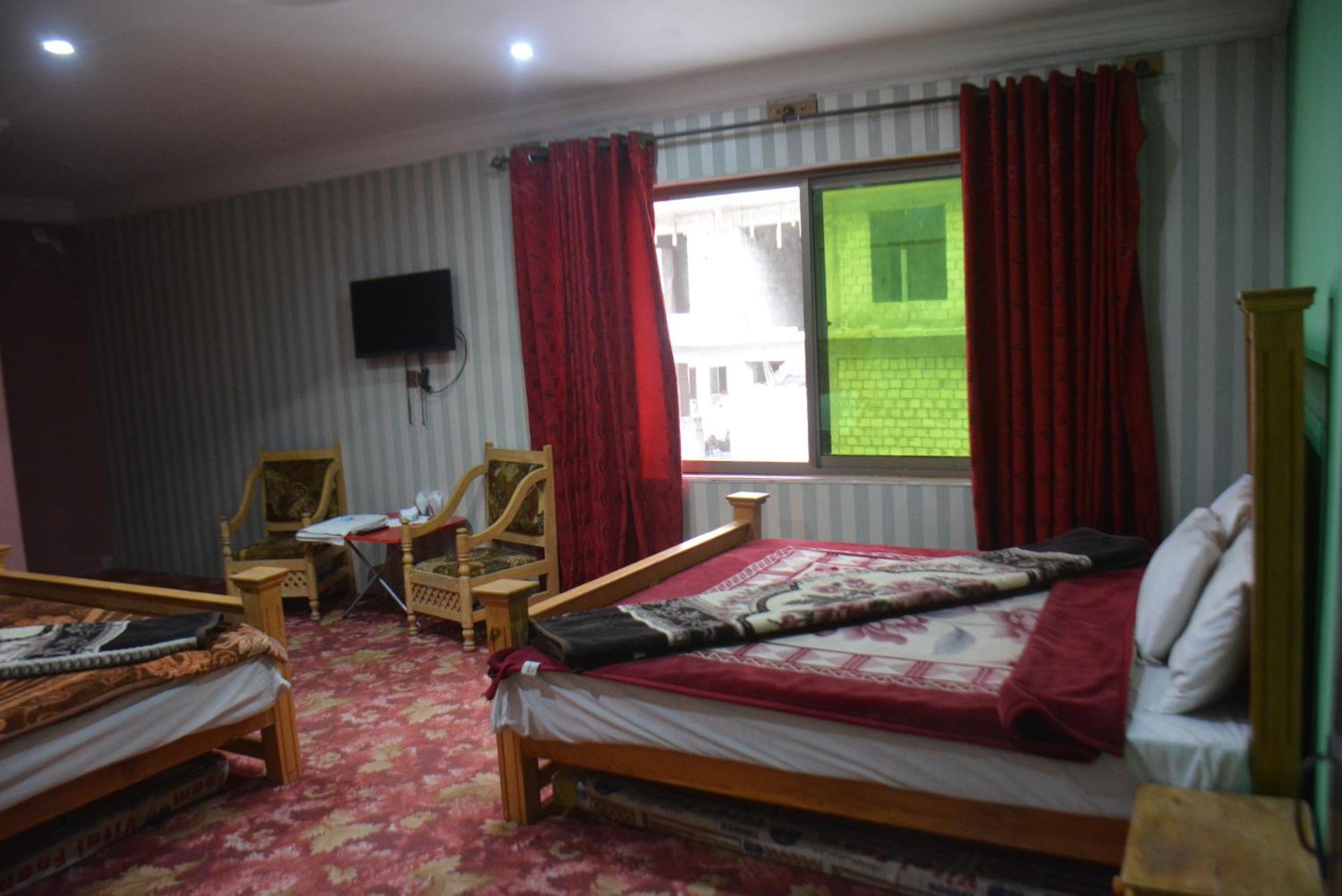 Hotel Pine Hills, ناران المظهر الخارجي الصورة